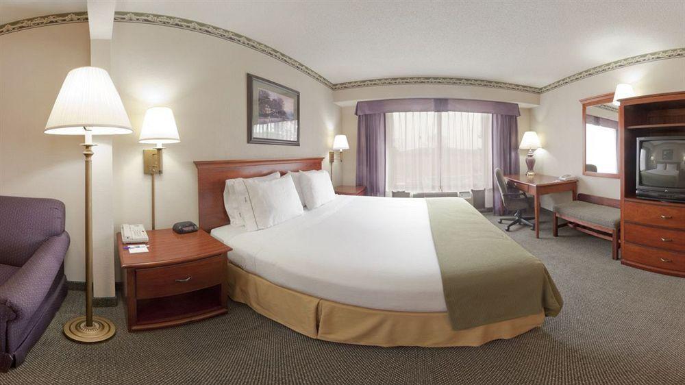 Round Hill Inn Orange Екстериор снимка
