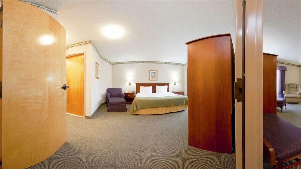 Round Hill Inn Orange Екстериор снимка
