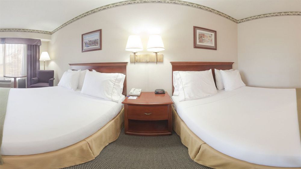 Round Hill Inn Orange Екстериор снимка