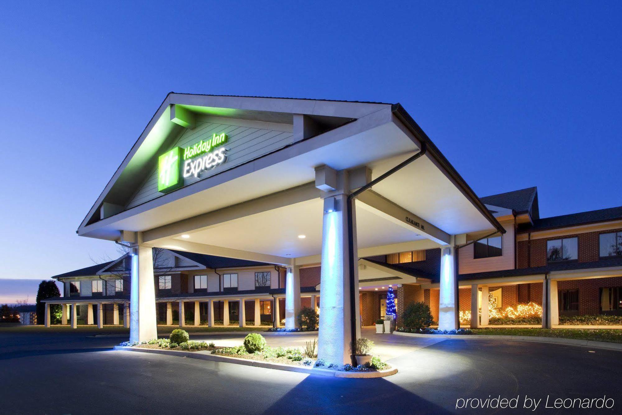 Round Hill Inn Orange Екстериор снимка
