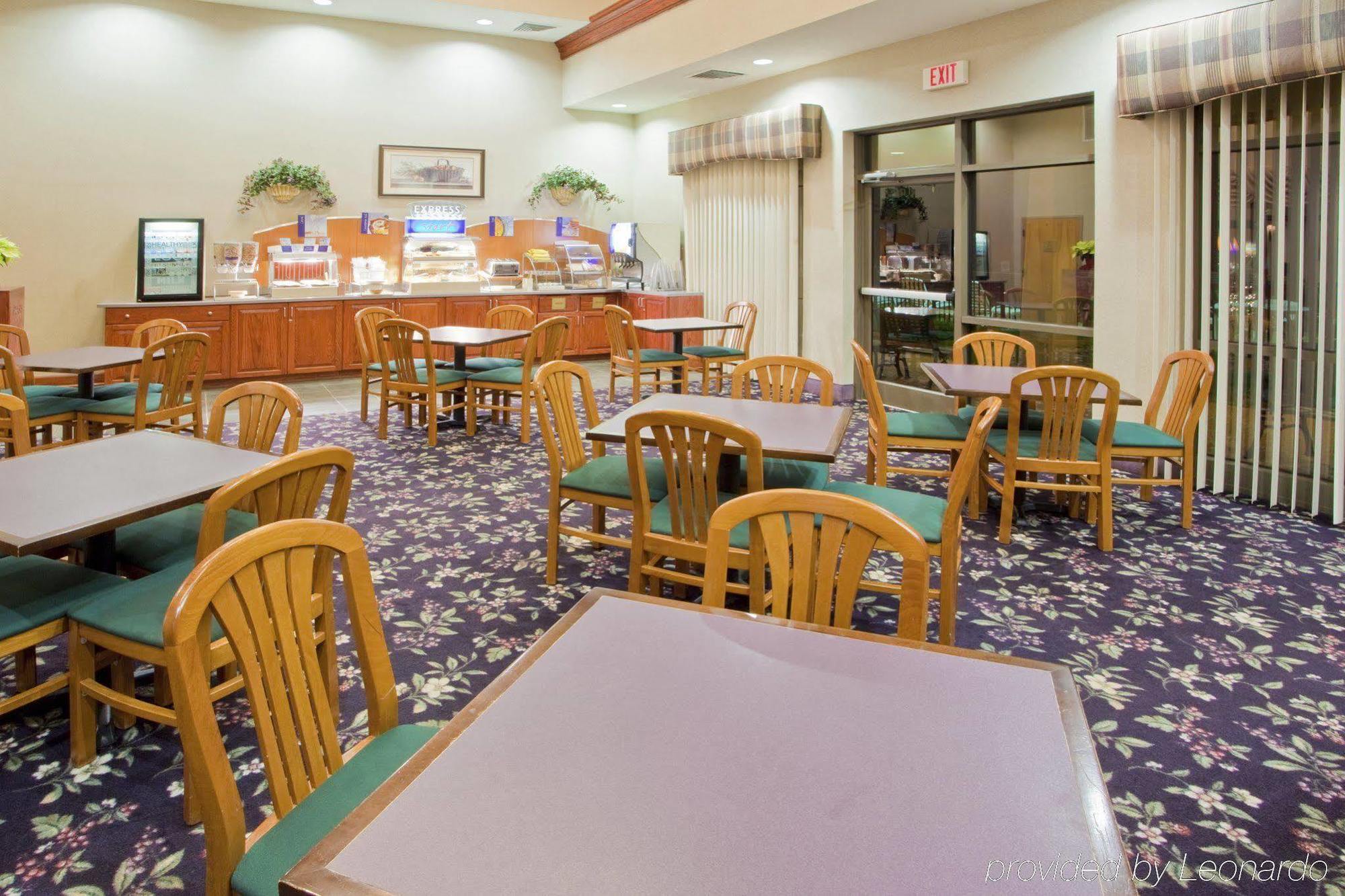 Round Hill Inn Orange Екстериор снимка