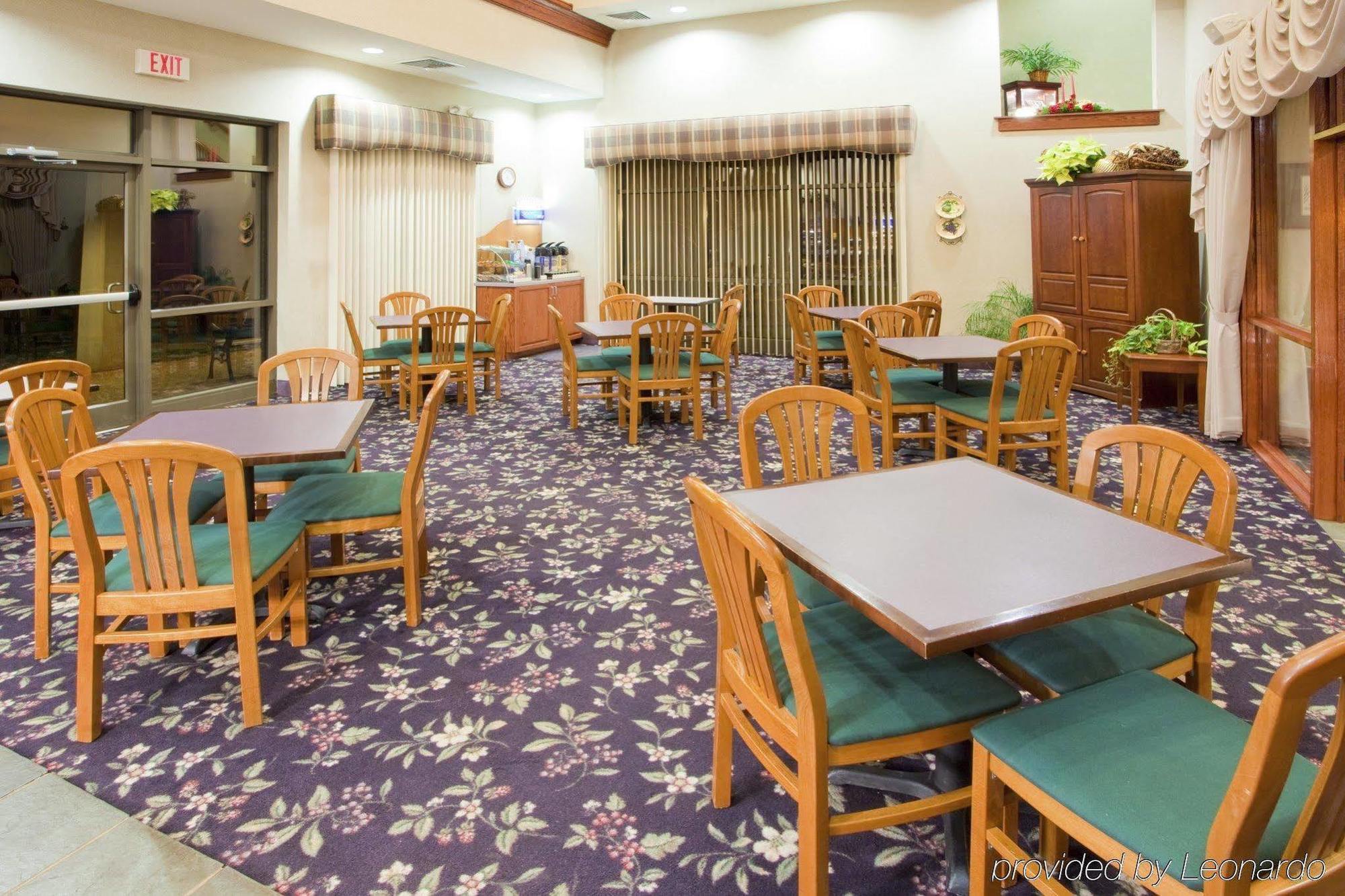 Round Hill Inn Orange Екстериор снимка