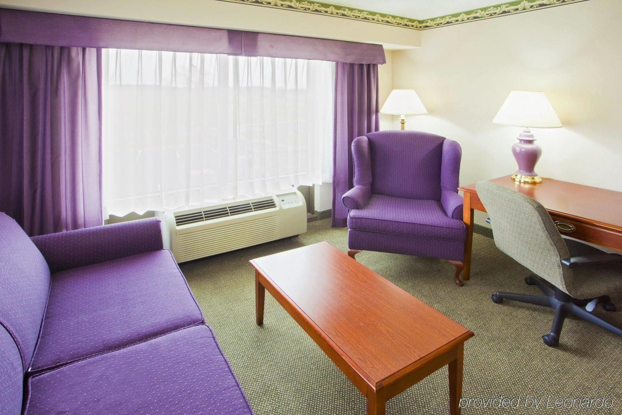 Round Hill Inn Orange Екстериор снимка