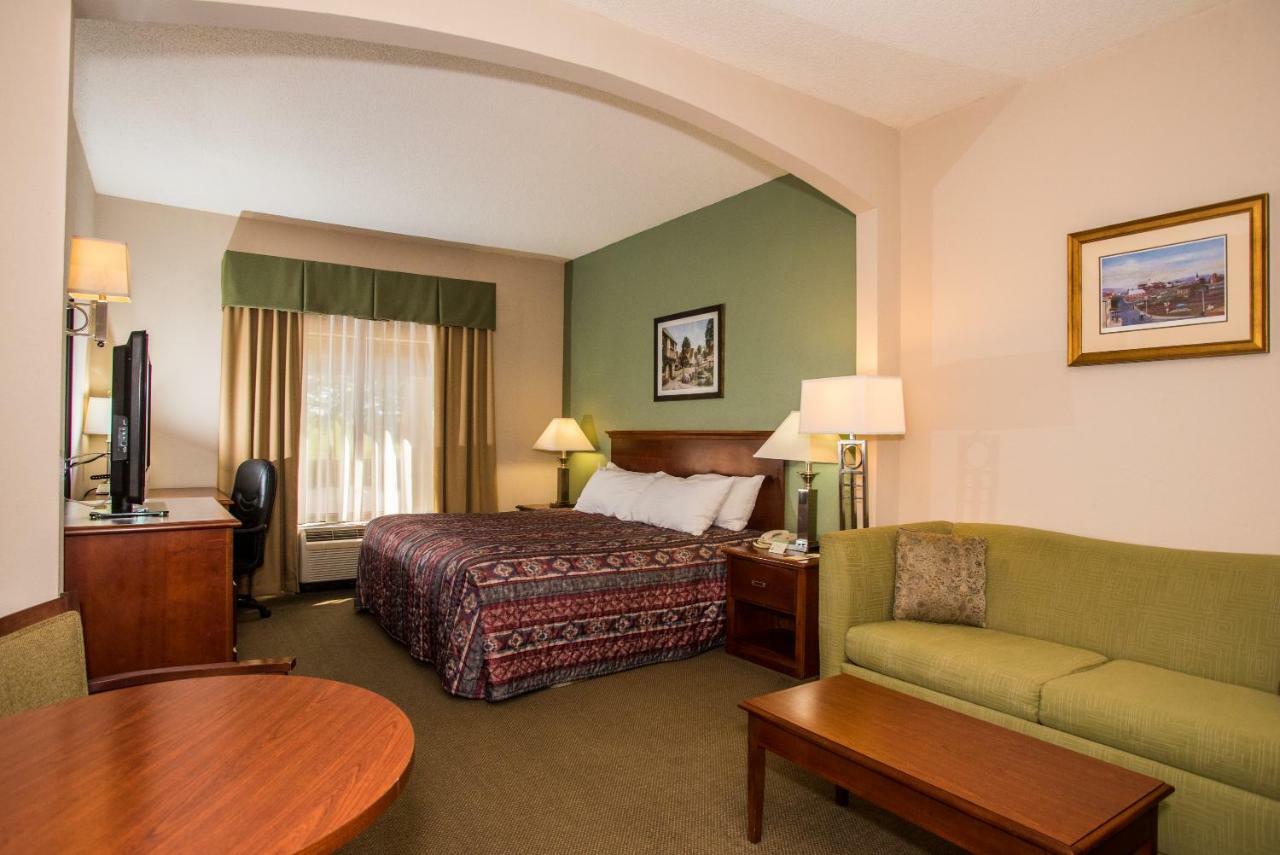 Round Hill Inn Orange Екстериор снимка
