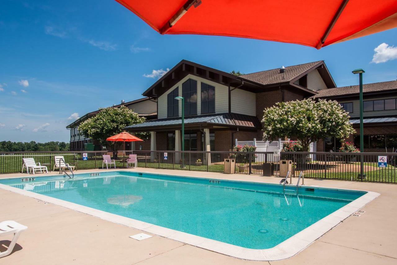 Round Hill Inn Orange Екстериор снимка